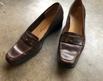 Italian Salvatore Ferragamo Vintage Brown Leather Slip On Penny Loafers Black Foam Wedge Shoes Womens size 7.5 1980s 1990s 90s Vintage Italy