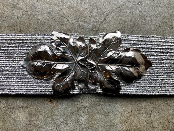 70s Maple Leaf Buckle Silver Lame Metallic Stretc… - image 6