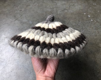 HANDMADE Icelandic Vintage Wool Beret Winter Hat Brown Cream 70s 80s Icelandic Wool Hand Knit Beret Hat Cap Beanie Brown  main image 4