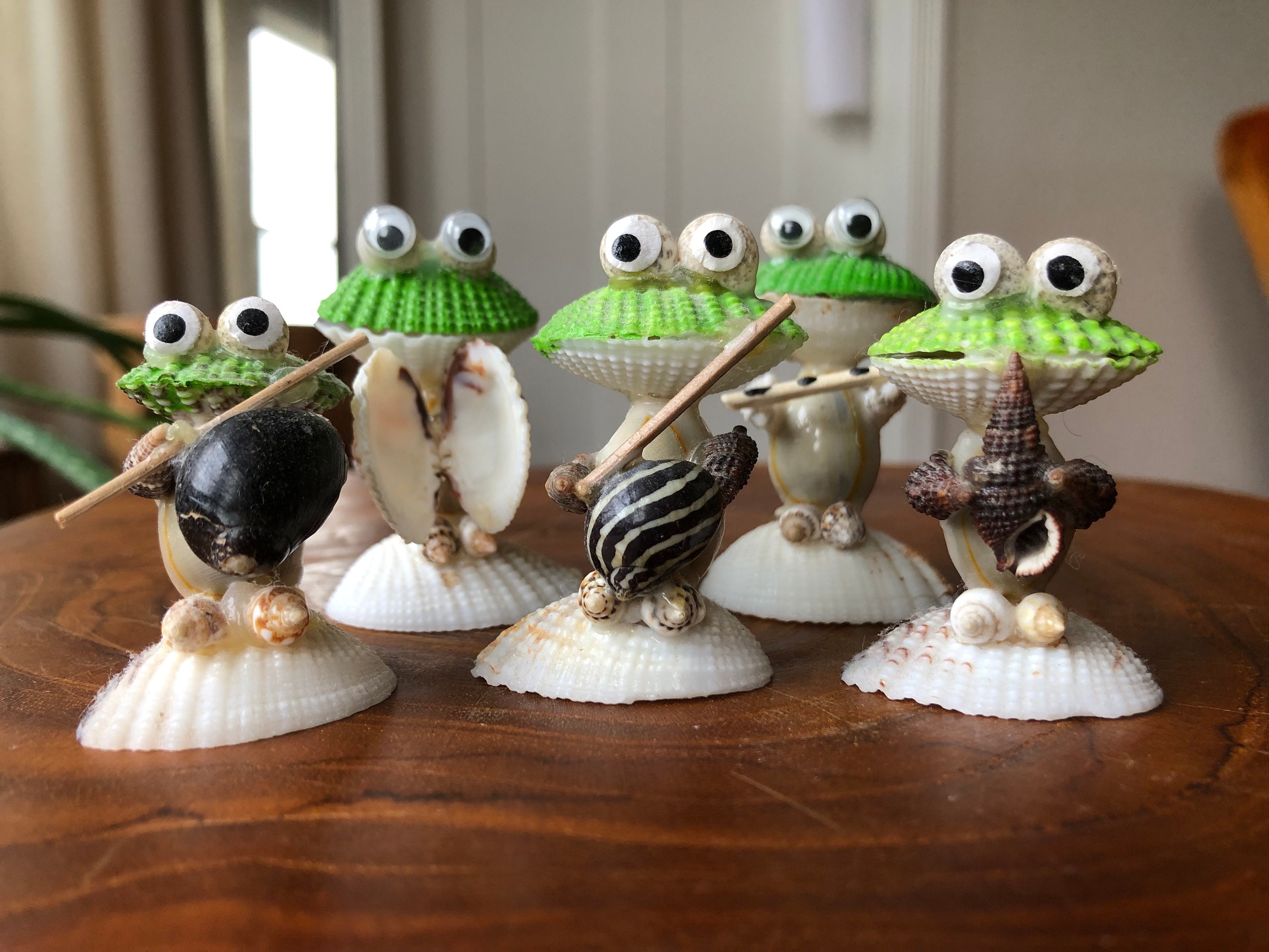 置物 handmade 1960s 70s Shell Pets Frog Musician Band Hand Painted Folk Art