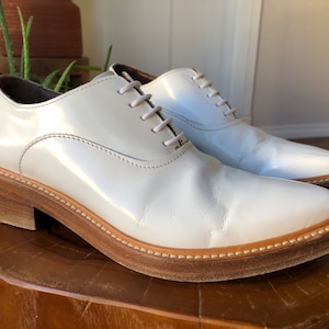 ACNE Studios Pointy Toe White Patent Leather Lace Up Oxfords Pumps Chunky Shoes Low Heel Womens size 37 7 Vintage Lark Ivory Pointed Brogue