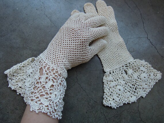 Antique Lace Crochet Gauntlet Ruffle Gloves Size … - image 4