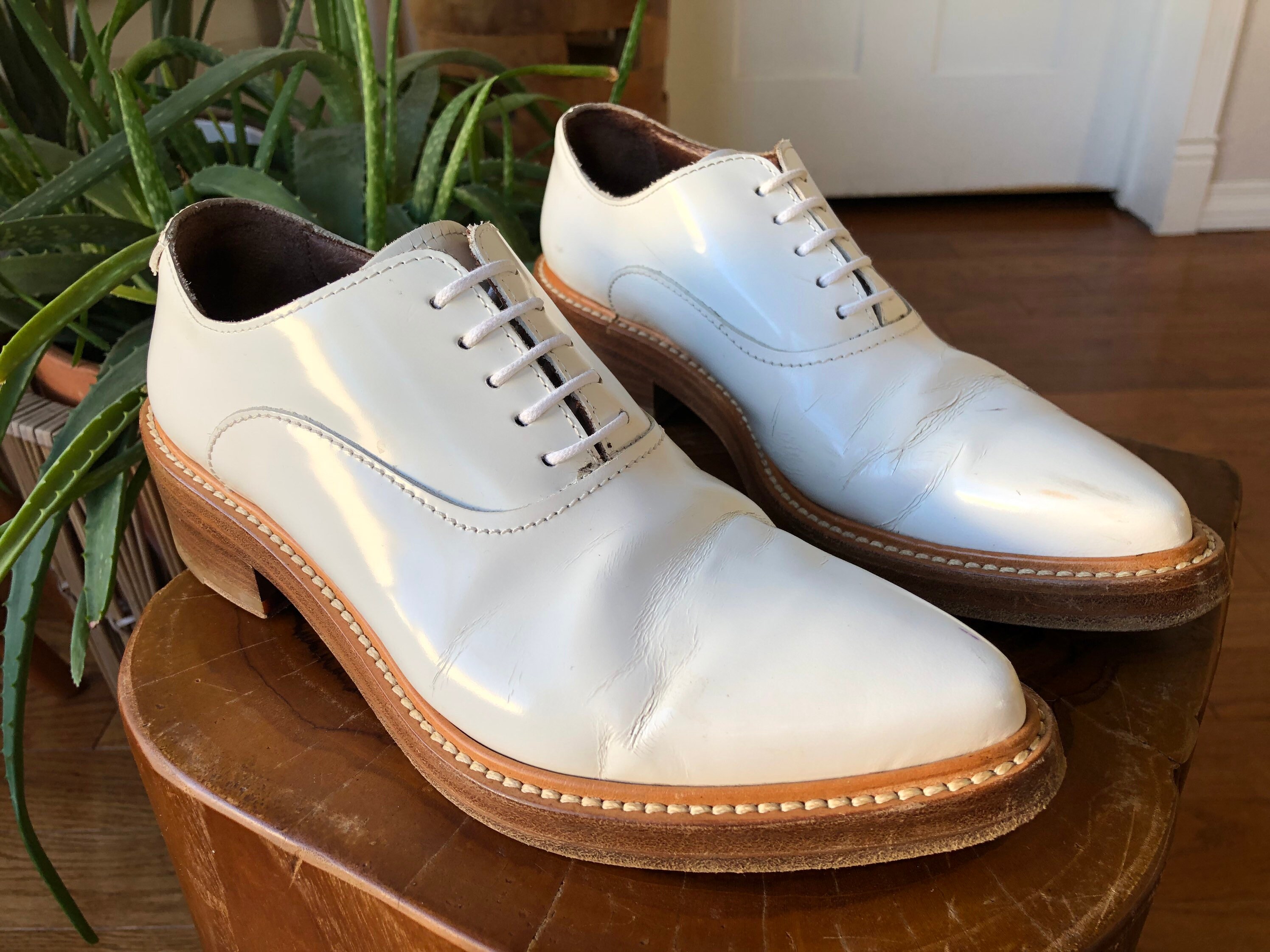 靴 Acne studios hover low 40 ACNE Studios Pointy Toe White Patent Leather Lace up Oxfords