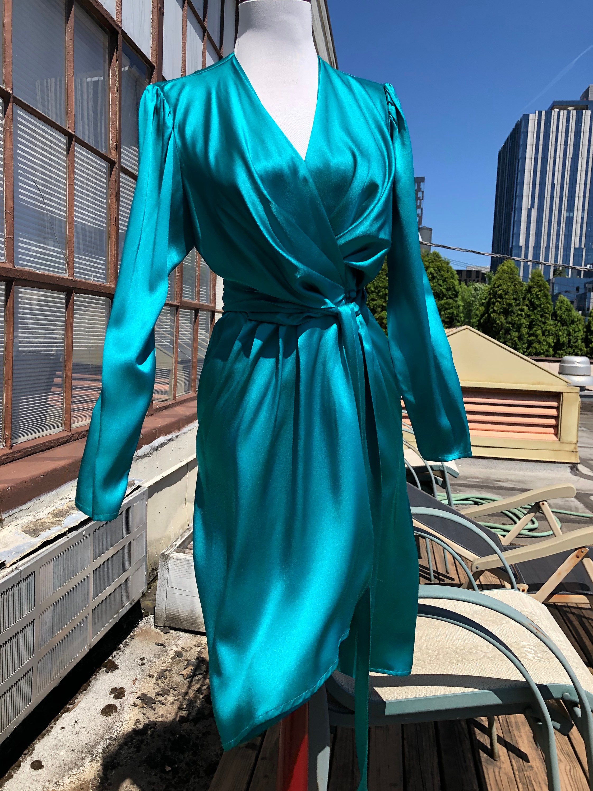 Vintage 80s Silk Satin Charmeuse Aqua Teal Green Long Sleeve Vintage 80s Silk Satin Charmeuse Aqua Teal Green Long Sleeve