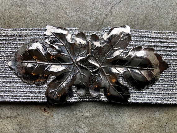 70s Maple Leaf Buckle Silver Lame Metallic Stretc… - image 10