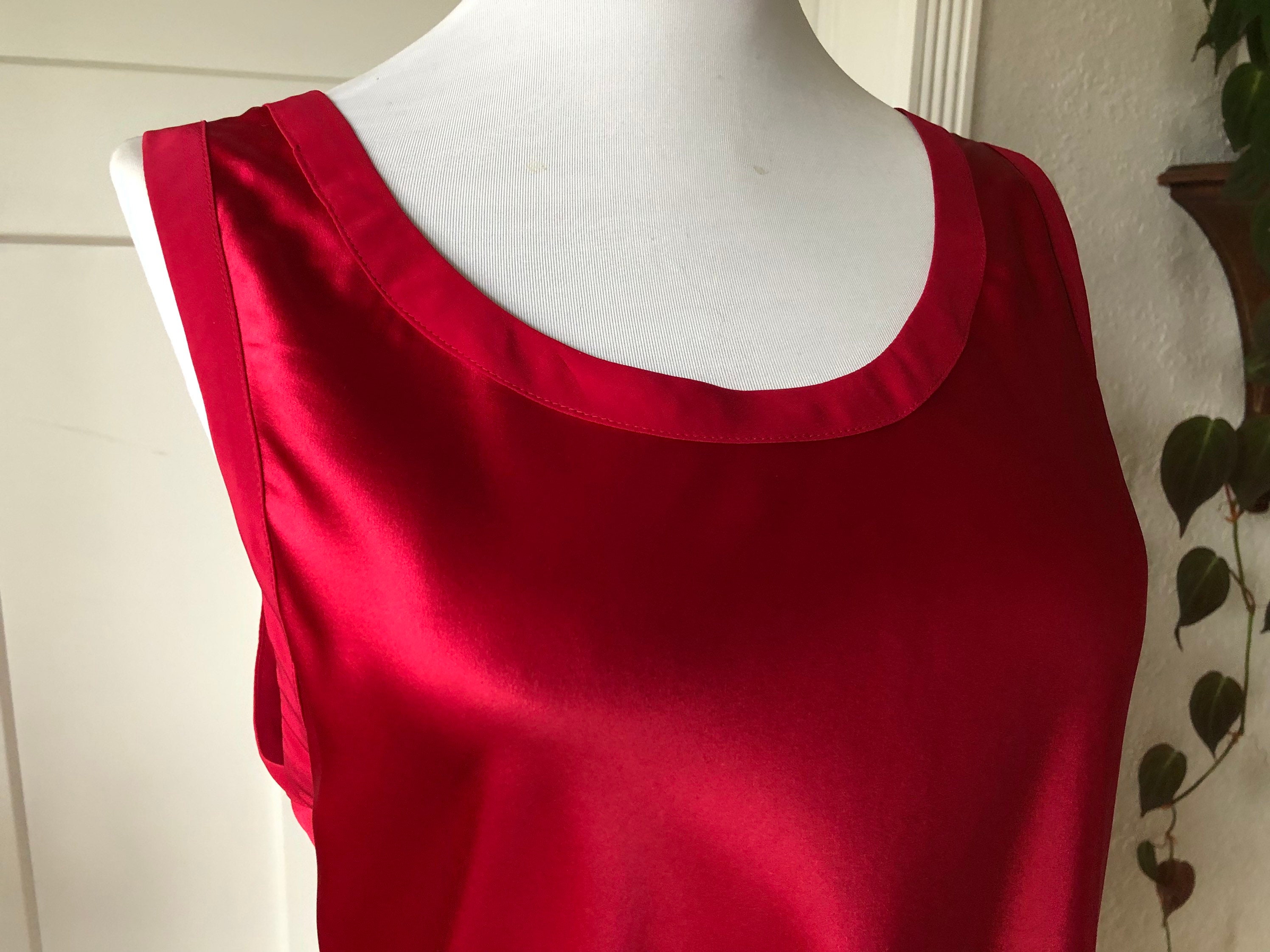 Victoria s Secret Women s 1990s Silk Satin Boxy Sleeveless Tank Top