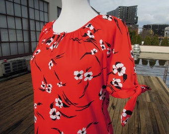 70's Red Floral Print Jersey Knit Soft poly nylon Peasant Blouse Short Puff Sleeve w/ ties keyhole 1970s 1980s 80s S M womens vintage Black