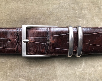 Donkerbruine krokodil reliëf brede leren heren jurk riem zilveren gesp lussen jaren 1990 90s y2k vintage maat 31 32 33 taille XS S M Unisex Cole Haan