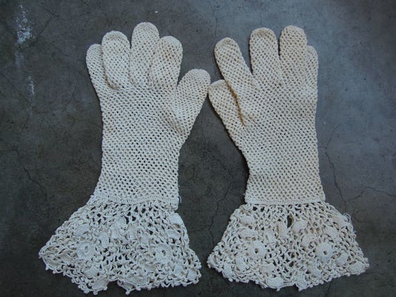 Antique Lace Crochet Gauntlet Ruffle Gloves Size … - image 6