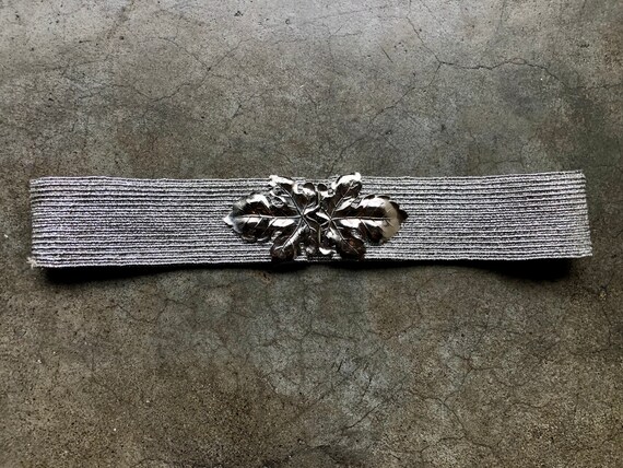 70s Maple Leaf Buckle Silver Lame Metallic Stretc… - image 5