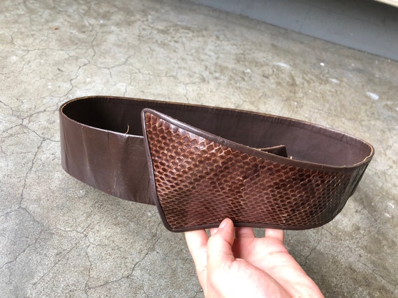 Brown Gloss Snake Skin Reptile Snakeskin Textured Embossed  display picture 2