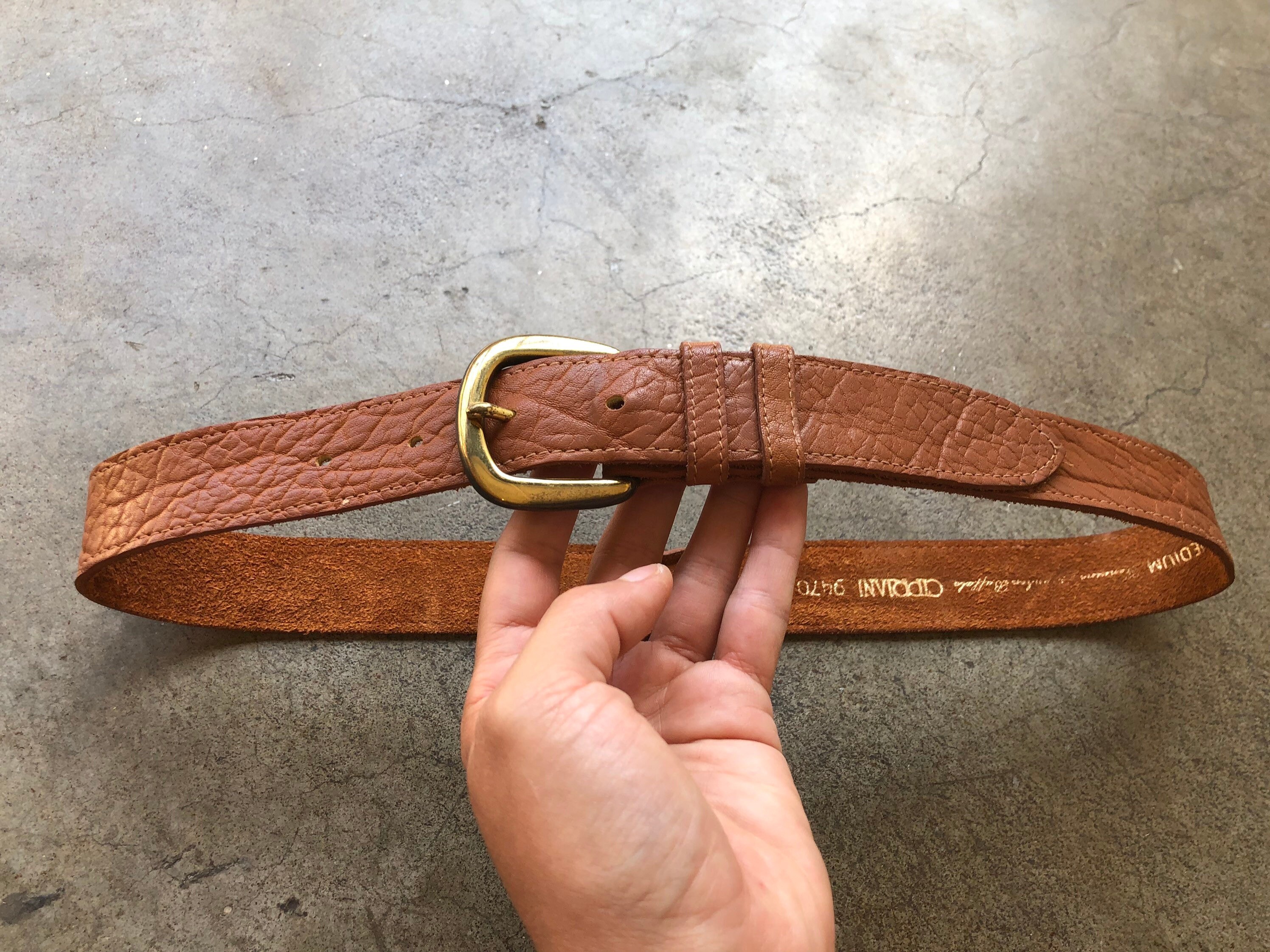 Cipriani 520 Pebbled Tan Shrunken Buffalo Leather Belt Gold Tone Buckle Small 70s 80s Tan Brown Pebbled Textured Buffalo Leather Belt  main image 2