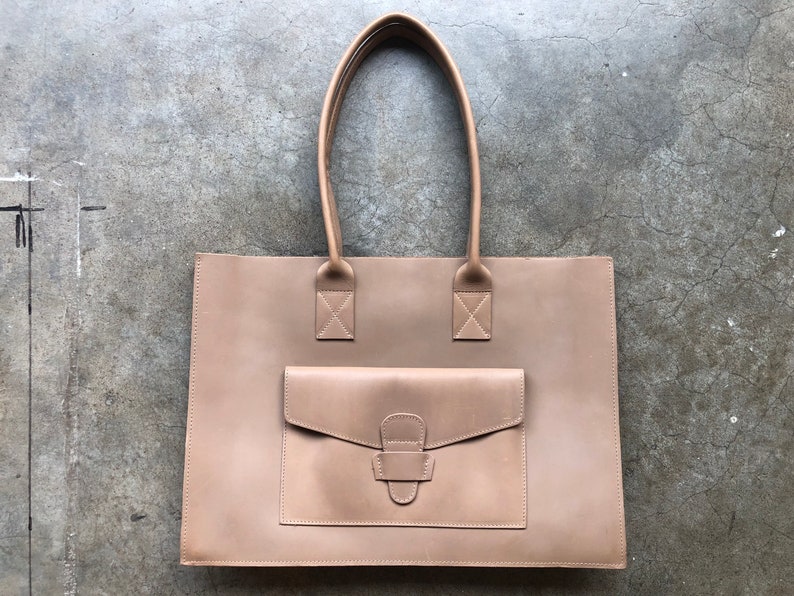 Perfect Thick Leather Smooth Simple Large Tote Work Office Bag Shoulder Purse Tan Khaki Beige Taupe Camel 1980s 80s 1970s 70s Vintage laptop image 2