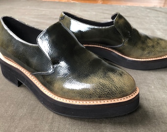 Brunello Cucinelli Olivgrun Dark Olive Green Black Brown Patent Leather Slip On Loafers Shoes Chunky Platform Heel size 37 Vintage Italy