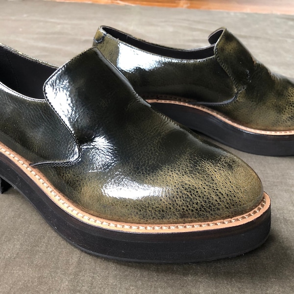 Brunello Cucinelli Olivgrun Dark Olive Green Black Brown Patent Leather Slip On Loafers Shoes Chunky Platform Heel size 37 Vintage Italy