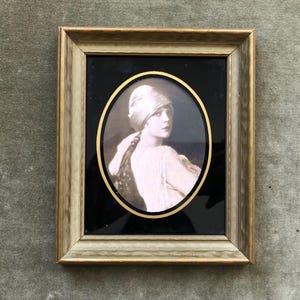 1930s 40s Small Wood Oval Reverse Glass Painted Picture Photo