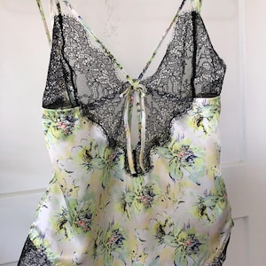 Victoria's Secret Siden Satin Transparent Svart Blommig Chantilly Spets Thong Teddy Bodysuit Underkläder Storlek S Y2K Cami BH Neon Fantasy Island