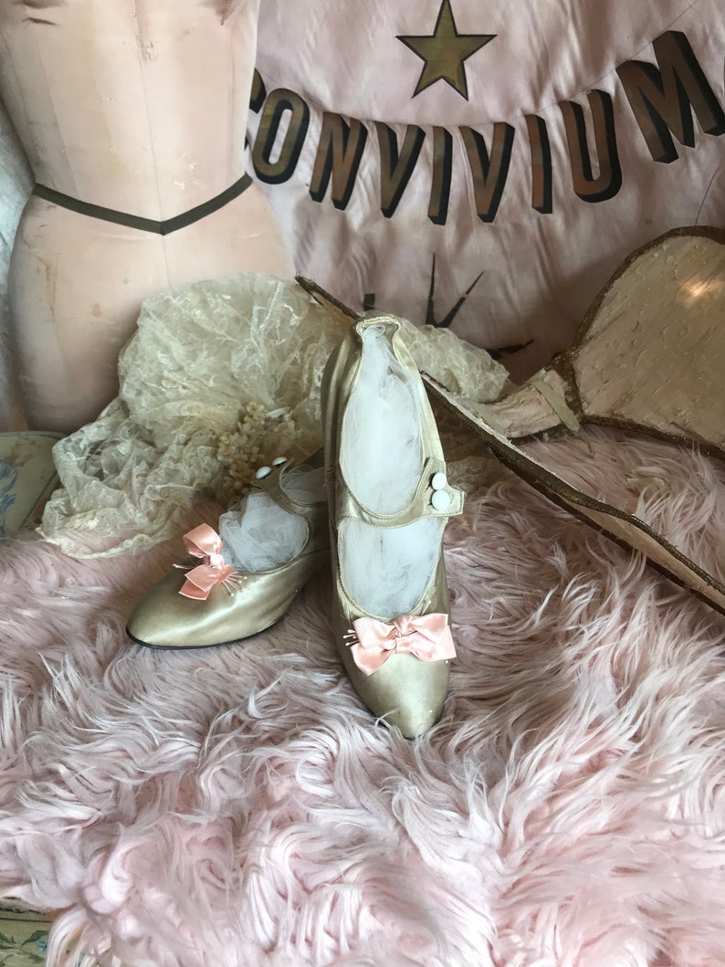 Antique Cream Silk Womans Wedding Shoes Pink Bows Milkglass Buttons Shabby Chic