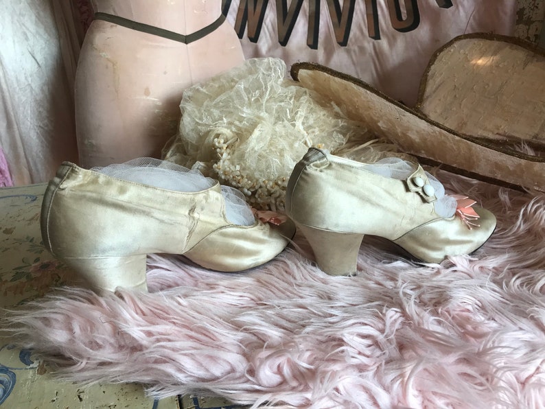 Antique Cream Silk Womans Wedding Shoes Pink Bows Milkglass Buttons Shabby Chic