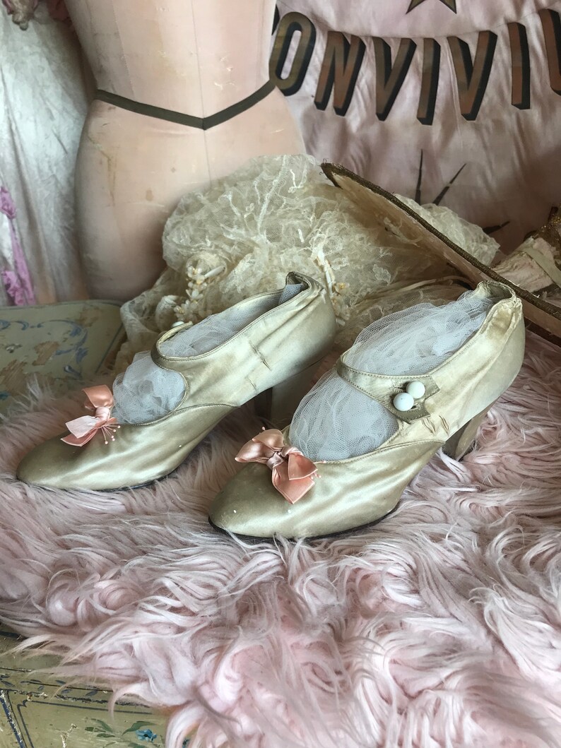 Antique Cream Silk Womans Wedding Shoes Pink Bows Milkglass Buttons Shabby Chic