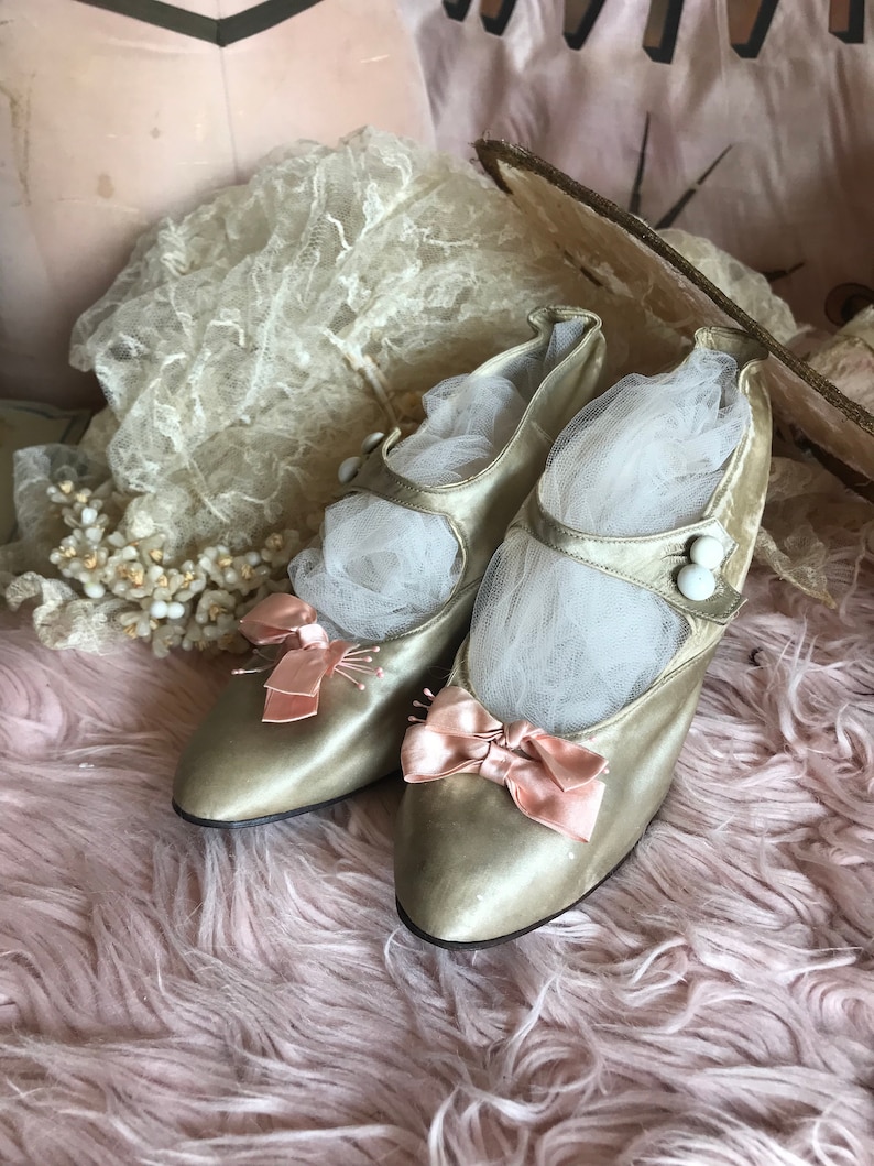 Antique Cream Silk Womans Wedding Shoes Pink Bows Milkglass Buttons Shabby Chic