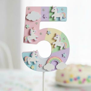 Decorazione personalizzata per torta con numero unicorno arcobaleno - Decorazione magica per compleanno - Decorazioni per feste a tema unicorno pastello