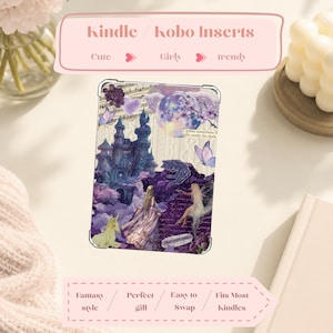 Könnte beinhalten: Eine dekorative Kindle/Kobo-Einlage mit Fantasy-Motiv. Die Einlage zeigt ein lila Schloss, Feen und ein Einhorn. Der Text lautet "Kindle/Kobo Inserts", "Cute", "Girly", "trendy" und "I guess sometimes the light needs the dark."