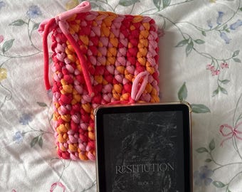 Crochet kindle sleeve - handmade