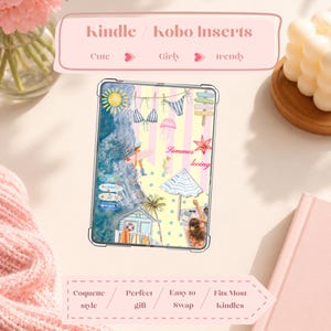 Peut inclure: Un insert de protection transparent pour liseuse présentant un collage d'images estivales incluant un soleil, des vagues, une planche de surf, une cabine de plage, un bikini, une méduse, un palmier, un parasol et le texte Summer loving en rose.