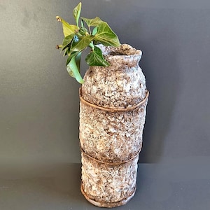 Wabi Sabi vaas met een opvallende structuur – grote sculpturale woonvaas – organische vorm voor moderne interieurs