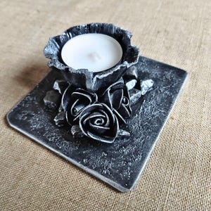Portavelas decorativo con rosas: pieza única hecha a mano