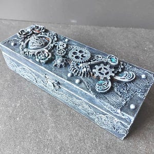 Scatola portaoggetti steampunk – scatola decorativa con struttura 3D – idea regalo dal carattere meccanico – un pezzo speciale per la casa