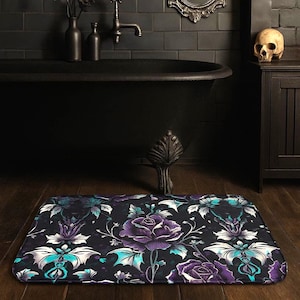 Mystieke badmat met donkere bloemen: gotisch paarsroze ontwerp voor badkamerinrichting Witchcore boho