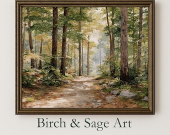 Puede incluir: Una pintura de paisaje enmarcada que representa un sendero forestal con árboles altos, follaje verde y hojas de otoño esparcidas por el suelo. La obra está en un marco metálico oscuro. Debajo del marco, el texto dice Birch & Sage Art.