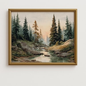 Peut inclure: Une peinture de paysage dans un cadre doré représentant une forêt avec de grands conifères, un ruisseau rocheux coulant au centre et un ciel de coucher de soleil pâle en arrière-plan. L'œuvre présente des tons verts, bruns et pêche.
