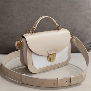 Beige & White Leather Satchel – Handmade Crossbody Bag with Gold Clasp – Elegant Shoulder Purse