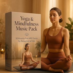 Puede incluir: Una mujer con sujetador deportivo y leggings marrones está sentada en una postura de yoga junto a una caja. La caja dice "Yoga & Mindfulness Music Pack" e incluye "20 pistas MP3 libres de derechos para la relajación y el flujo."