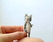 custom cat pin - miniature kitty brooch pin - pet portrait
