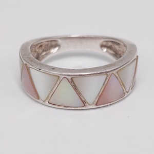 Vintage 925 Sterling Silver Mother of Pearl Triangular Inlay Mosaic Band Ring Size UK N 1/2 , 4.2g , 7mm Wide , Silver Gift Jewellery