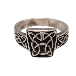 Vintage Solid 925 Sterling Silver Celtic Knot Shield Ring Size UK M , 3.8 grams Gift Silver Jewellery