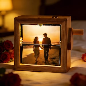 名入れ可能な木製フリップフォトボックス、手回し式アニメーションフレーム、カスタム彫刻、記念日ギフト