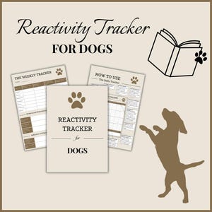 Può includere: Grafica beige con il testo "Reactivity Tracker for Dogs" e icone di impronte di zampe. L'immagine include un tracker settimanale, un tracker giornaliero e una silhouette di cane. Il testo "How to Use" è visibile.
