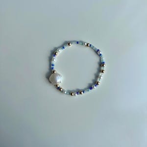 Summer Beaded Beach Bracelet, Pearl Boho Bracelet, Ocean Aesthetic, Summer Jewelry, Gift for Her, Blue White Gold Beaded Bracelet with Shell