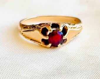 Antique 10k Gold Garnet Solitaire Ring