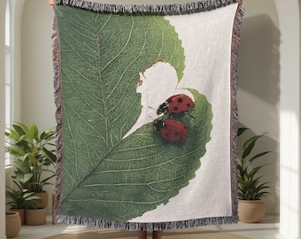 Marienkäfer-Herzblatt 100% Baumwolle gewebte Decke für Naturliebhaber, romantischer Insektenkunstwurf, niedliches Garten-inspiriertes Deckengeschenk zum Jahrestag