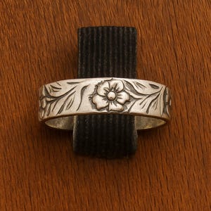Floral Sterling Silver Ring | Engraved Flower Band | Nature-Inspired Vintage Ring | Handmade Boho Silver Jewelry | Gift for Her