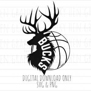 Może przedstawiać: Czarno-biała grafika głowy jelenia z rogami, zintegrowana z koszykówką. Słowo "BUCKS" jest umieszczone pionowo. Tekst na dole brzmi "DIGITAL DOWNLOAD ONLY SVG & PNG".