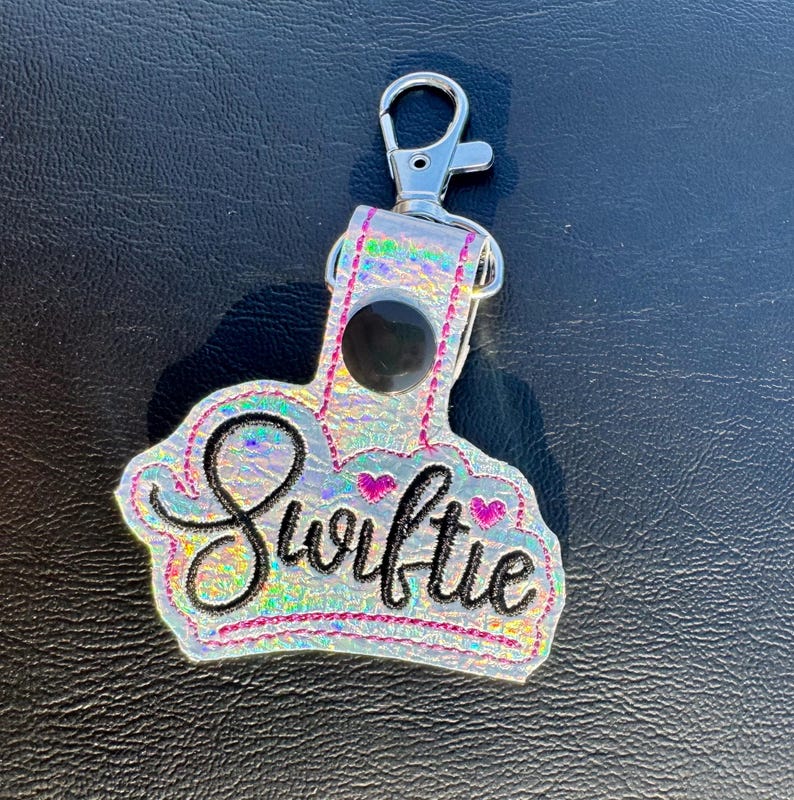 Swiftie snaptab Keychain image 1