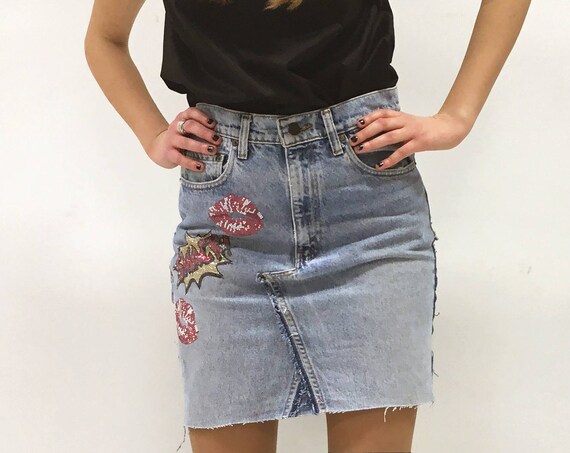Hight waisted Pencil Denim Skirt Levi's Recycled LOLA DARLING Jeans Mini skirt Pop Metal Studs Smack Kiss Unique Piece Hand Made in Italy