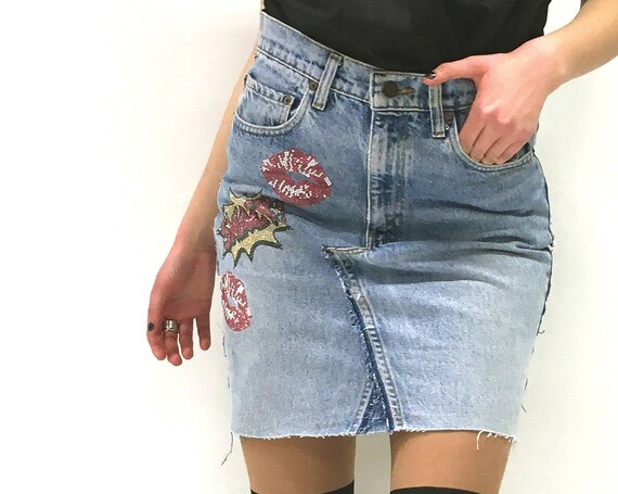 Hight waisted Pencil Denim Skirt Levi's Recycled LOLA DARLING Jeans Mini skirt Pop Metal Studs Smack Kiss Unique Piece Hand Made in Italy
